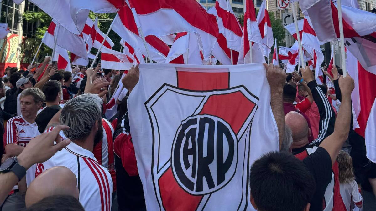 Banderazo de hinchas de River en Seattle antes del debut por Mundial de Clubes2025. Foto:X.
