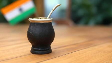 ¿Mate indio?: la nueva bebida fría que busca revolucionar el mercado. Foto: Grok.