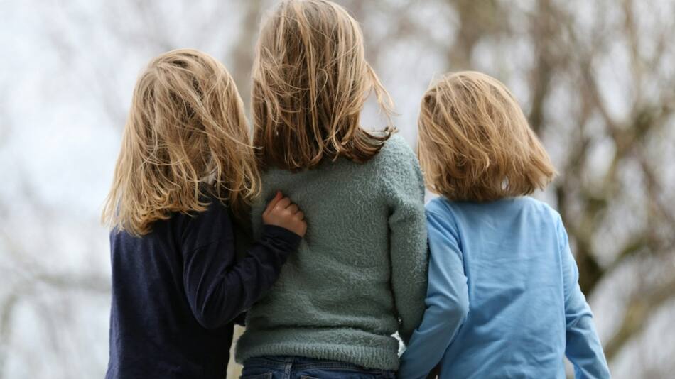 Hermanos, familia. Foto: Unsplash.