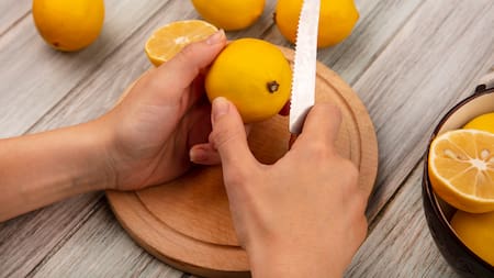 Cáscara de limón y azúcar: el truco casero que pocos conocen y todos deberían probar, para qué sirve