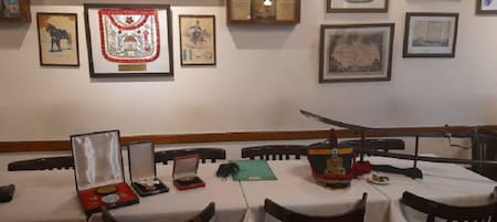 Objetos exhibidos en el café. Foto: fondodeolla