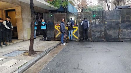 Vallado en la casa de Cristina Kirchner. Foto: NA.
