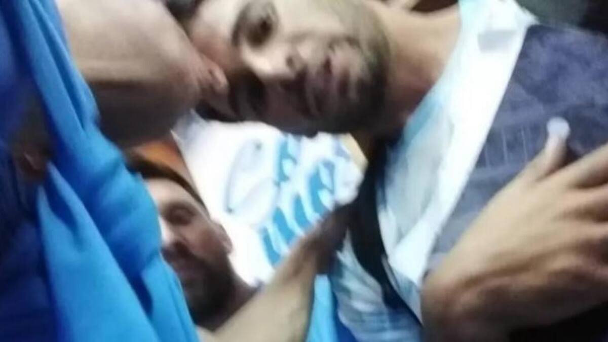 Fernando Palacios pudo capturar dos fotos con Lionel Messi. Twitter