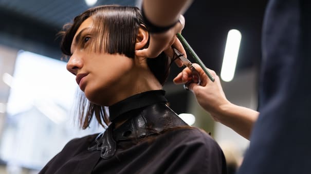 Cambio de look y un rostro renovado: los cortes de pelo en tendencia que eligen las mayores de 50 para disimular arrugas