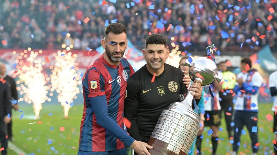 Sebastián Torrico y Néstor Ortigoza; despedida. Foto: Twitter @SanLorenzo.