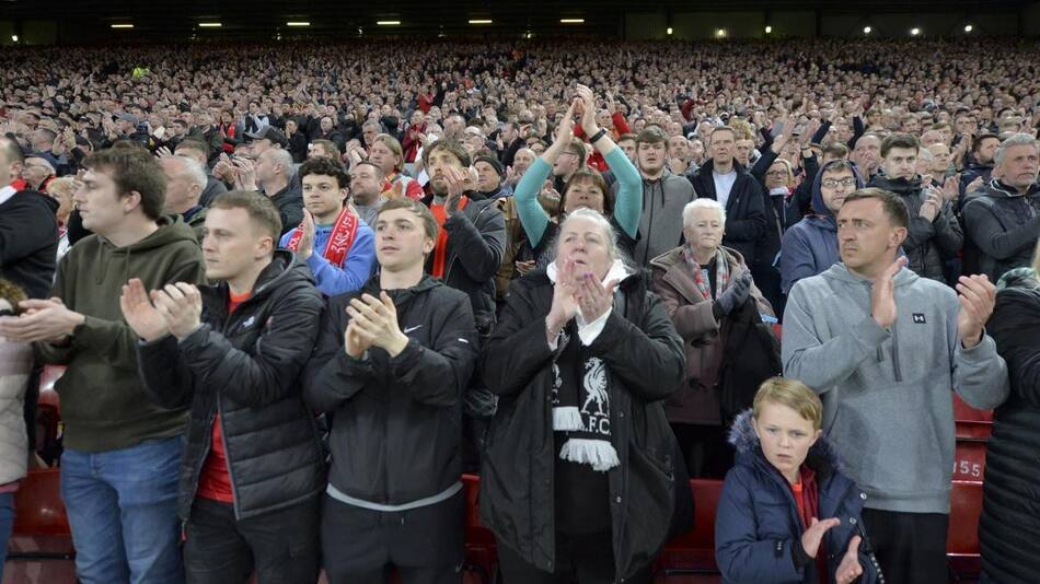 Homenaje de los hinchas de Liverpool a Cristiano Ronaldo, AGENCIA EFE