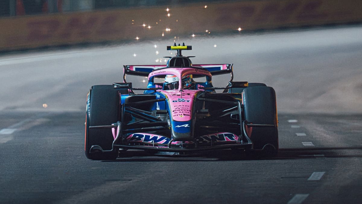 El piloto argentino de Alpine no pudo terminar la carrera en el circuito callejero de Marina Bay tras una falla mecánica en su monoplaza.