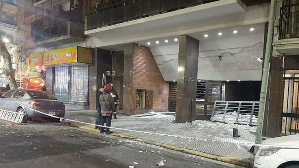 Explotó una caldera en la madrugada en Recoleta: 70 personas afectadas y gran daño al edificio