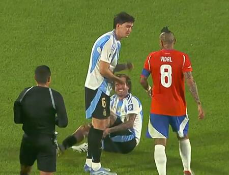 Cruces entre Rodrigo De Paul y Arturo Vidal. Foto: Captura.