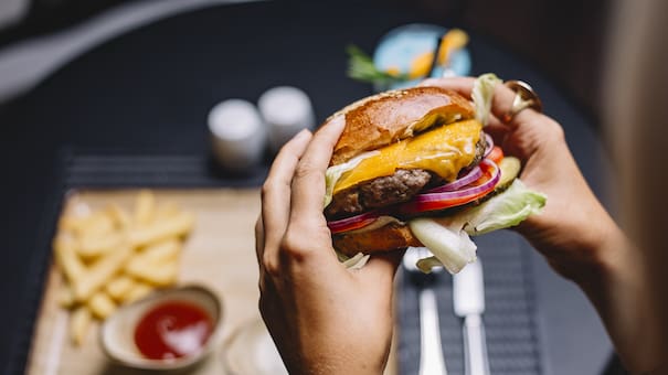 ¿Cansancio constante?: los 5 alimentos que podrían estar sacándote energía