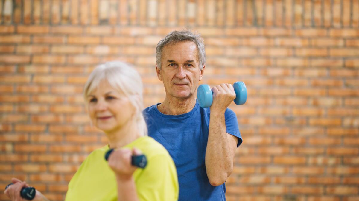 Tres ejercicios simples para mantener la masa muscular después de los 70, según especialistas