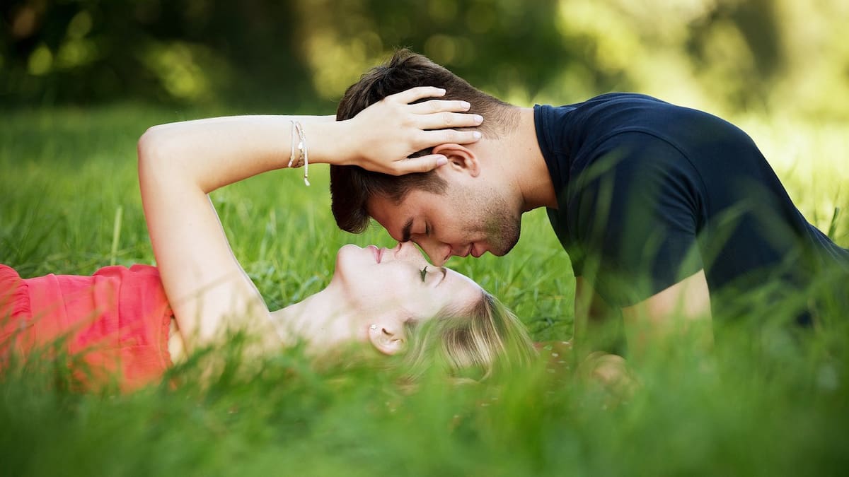 Pareja, romance, amor. Foto: Pixabay.