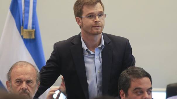 Massot: "Si quieren la guita de los jubilados, los acompaño a buscarla a Ezeiza o Marcos Paz"