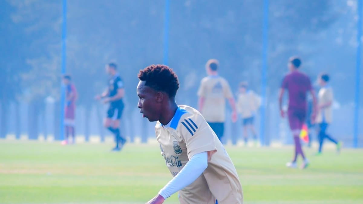 La increíble historia de Kiki Ramos: nació en Haití, creció en Argentina y ya debutó en la Selección Sub 17