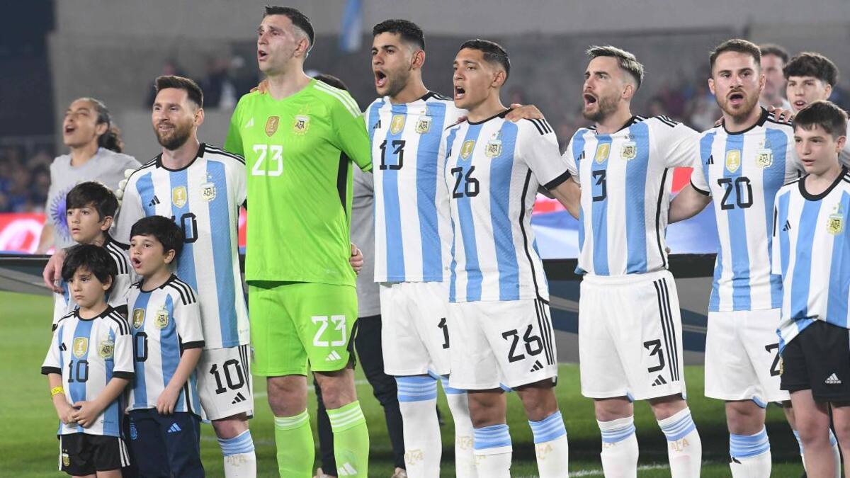 Los jugadores entonaron el himno junto a sus hijos: lágrimas, emoción y orgullo argentino