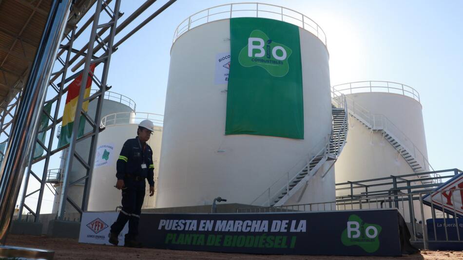 Bolivia inaugura una planta de producción de biodiésel. Foto: EFE.