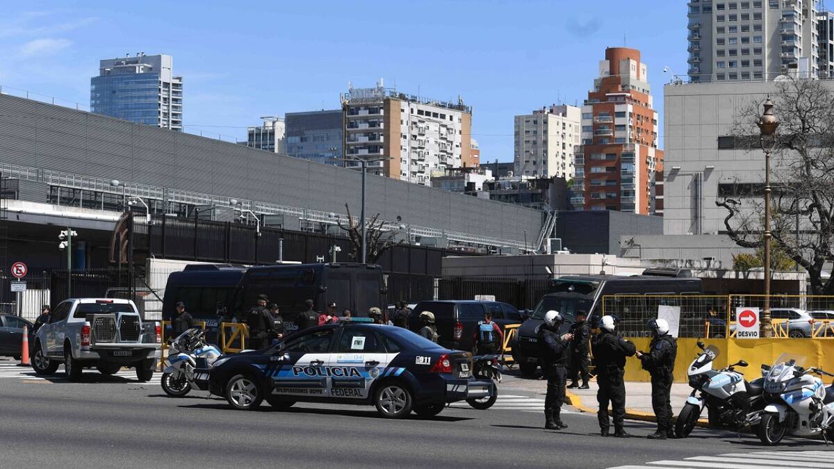 La embajada de Israel sufrió múltiples amenazas de bomba. Foto: Télam.