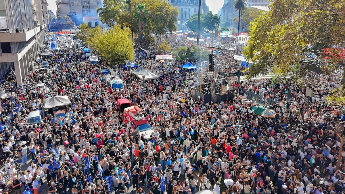 El Gobierno calculó que hubo 100 mil personas en Plaza de Mayo por el Día de la Memoria: “Para ser el 50° aniversario eran pocos"