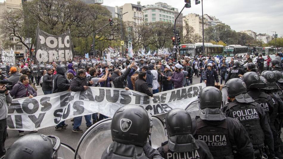 Acampe y marchas en el centro porteño, AGENCIA NA