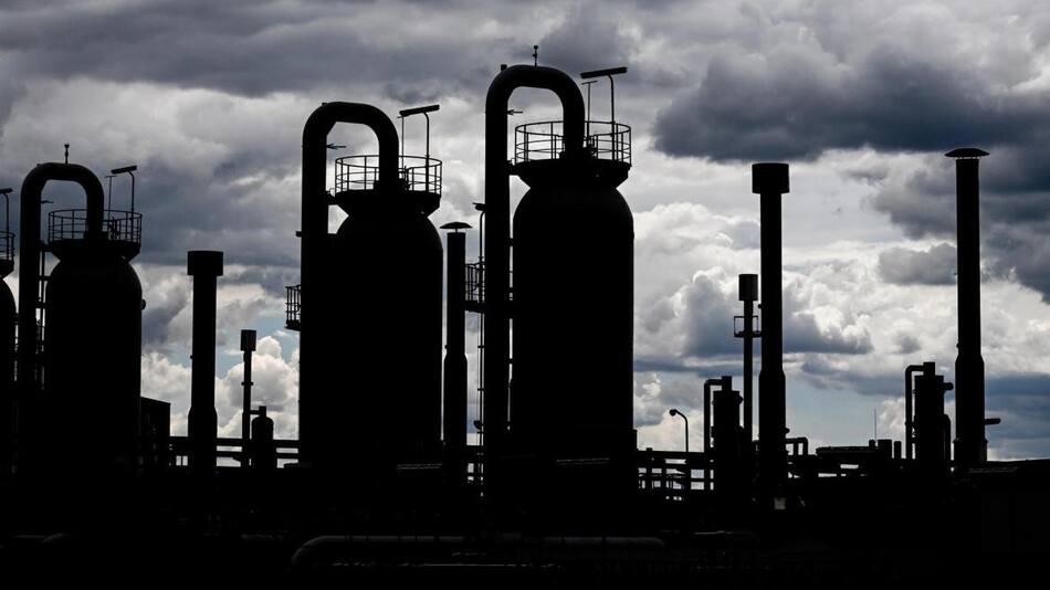 Vista de las tuberías de gas en la estación compresora de Mallnow, EFE