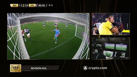 Jugada del VAR, River vs Vélez. Foto: captura.