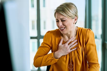 Infarto, mujer, salud, dolor de pecho. Foto Pixabay