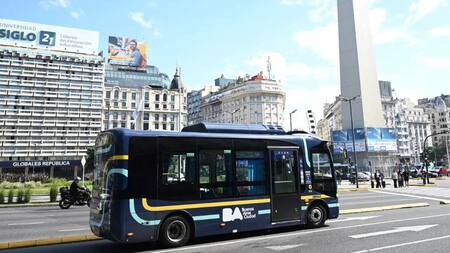 Colectivo eléctrico en la Ciudad. Foto: NA