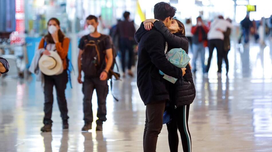 Pareja en el aeropuerto, foto Reuters