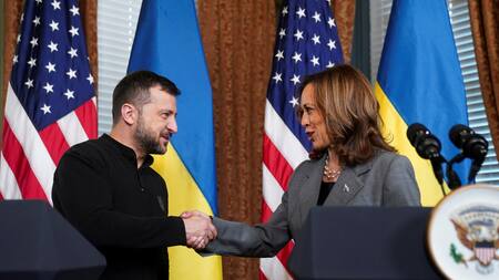Volodimir Zelenski y Kamala Harris. Foto: REUTERS.
