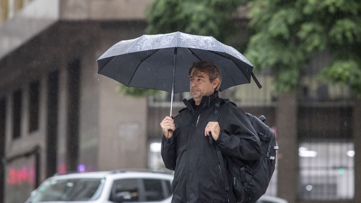El SMN anticipa una mañana con lloviznas en la Ciudad de Buenos Aires y una mejora gradual de las condiciones hacia la tarde.