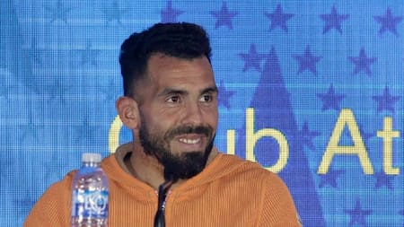 Carlos Tévez anunció su salida de Boca en la conferencia de prensa (Foto: Boca Oficial)