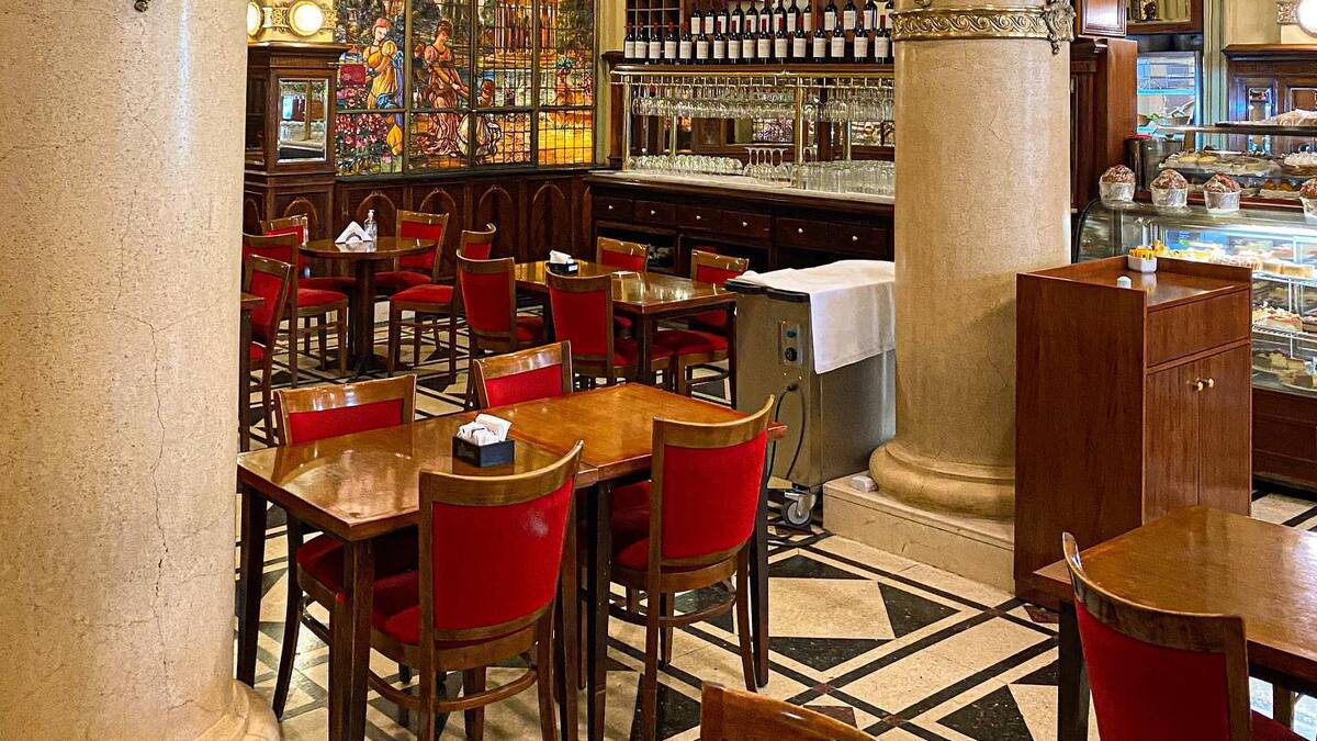 Fundada en 1884, destaca por su arquitectura de estilo europeo