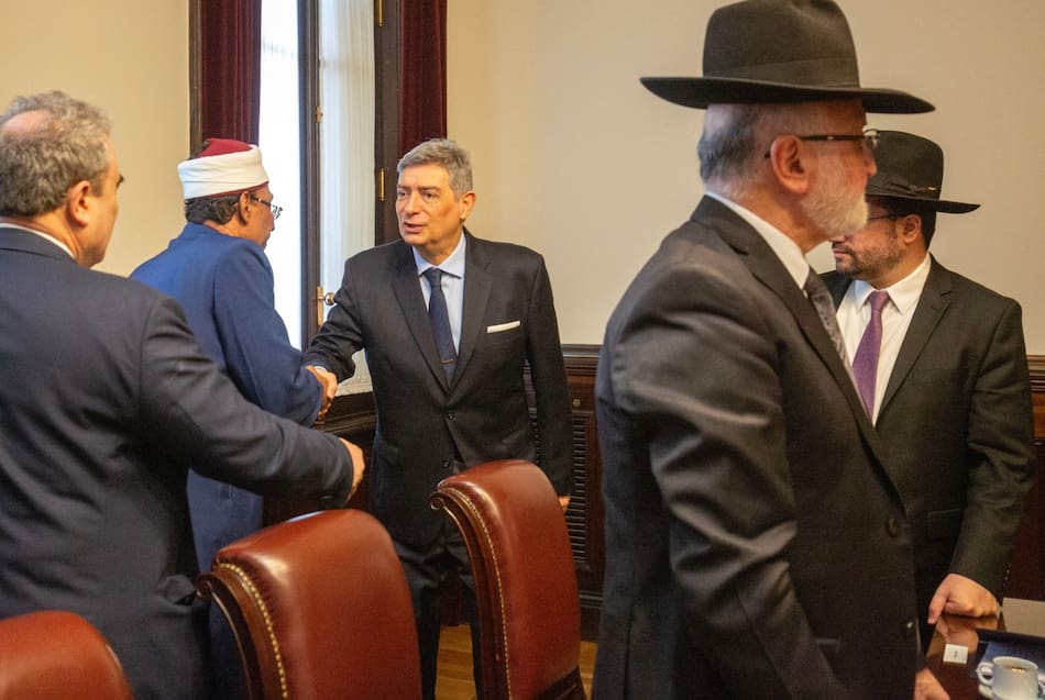 Rosatti junto a líderes religiosos judíos e islámicos por la implementación de autopsias virtuales
.