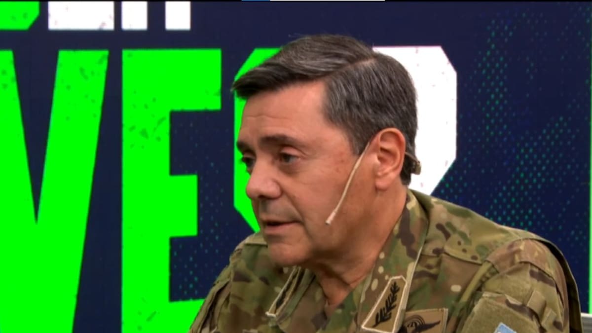 El ministro de Defensa habló de la baja de edad de imputabilidad y rechazó la posibilidad de una vuelta del Servicio Militar Obligatorio en Argentina.