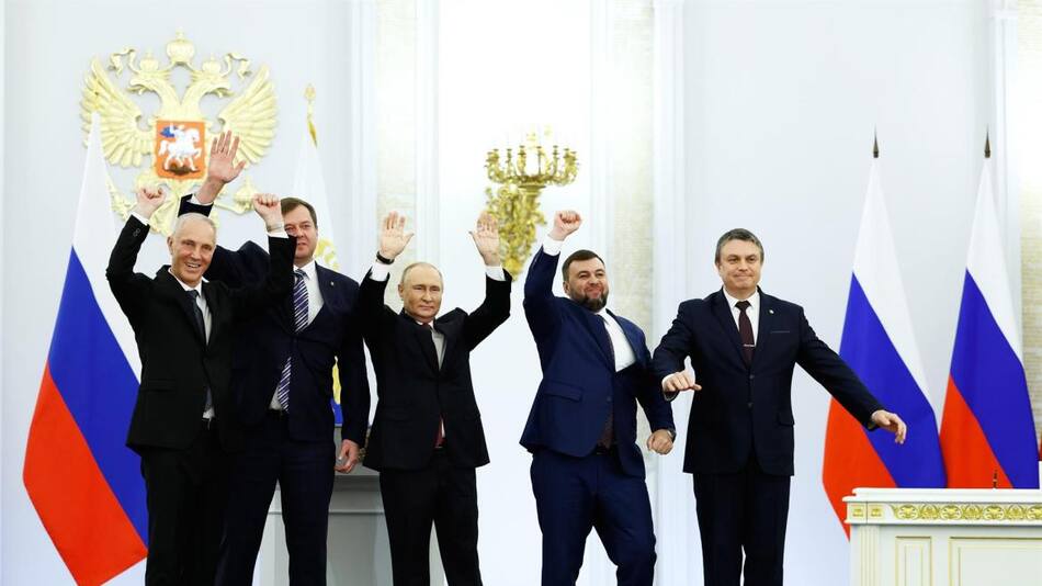 Putin con líderes de regiones anexadas_Reuters
