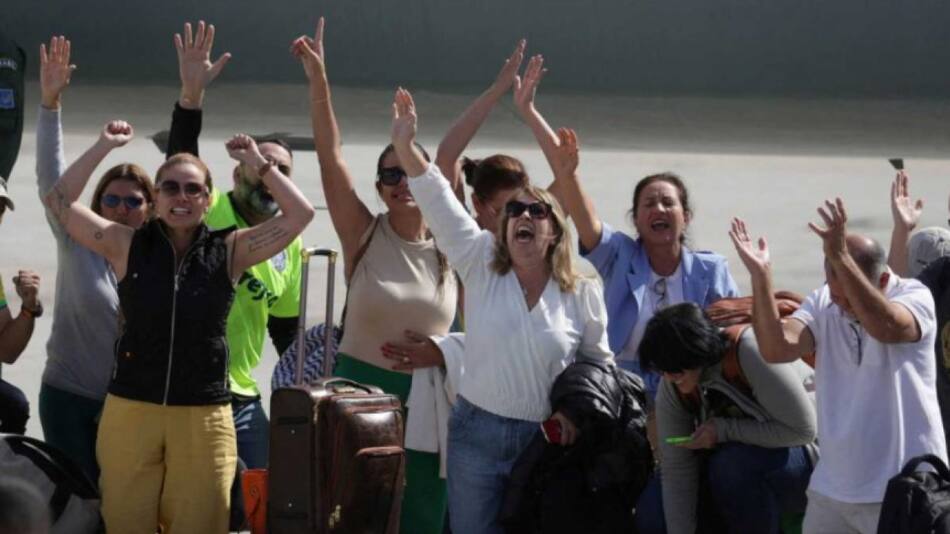 Repatriados tras el conflicto en Israel. Foto: NA.