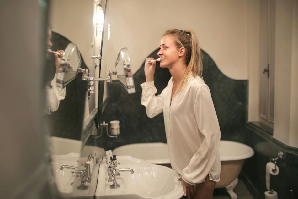 Cepillarse los dientes. Fuente: Pexels.
