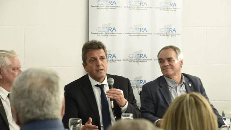 Sergio Massa con las autoridades de CGERA.