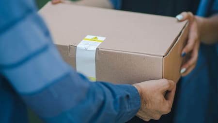 Entrega de paquete; importación. Foto: Unsplash