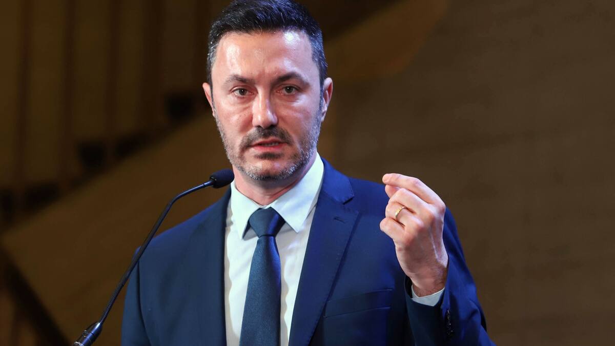 Luis Petri. NA