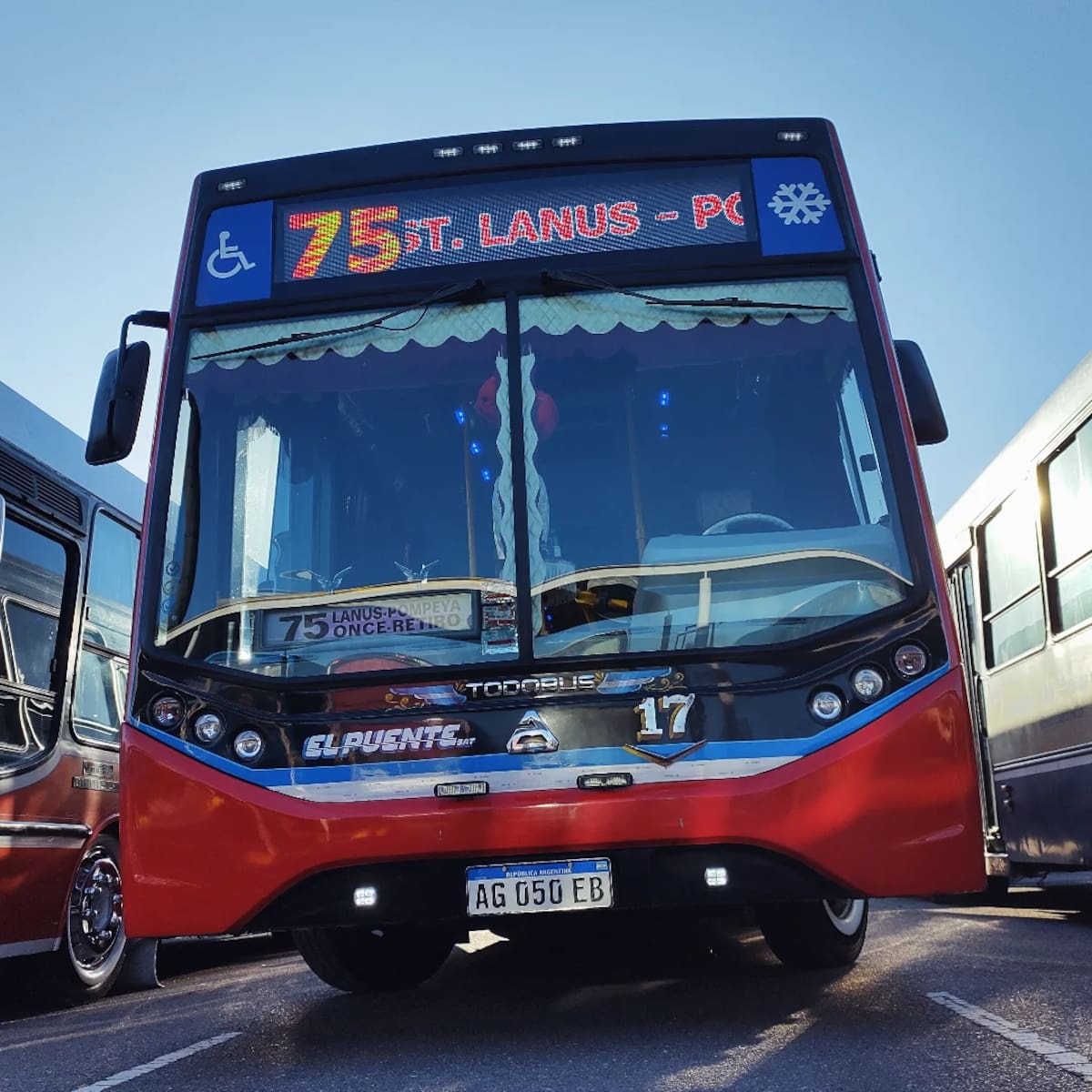 Línea de colectivo 75.