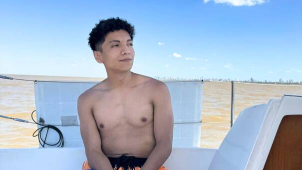 Buscan a un joven que desapareció tras tirarse al río mientras navegaba con su novia y un amigo en Olivos