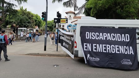 Entre ellos, se encuentran trabajadores de distintas dependencias, profesionales de la salud, pacientes y familiares de personas con discapacidad.