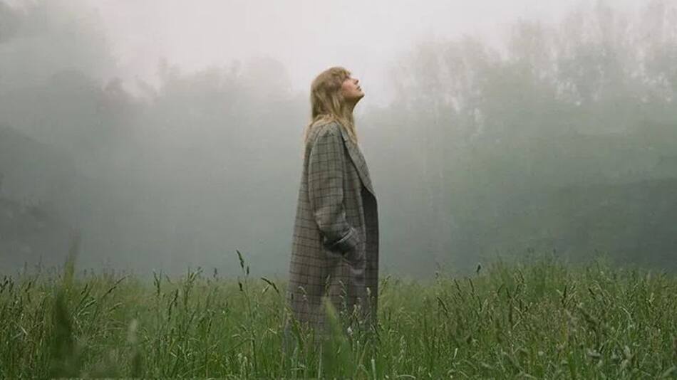 Photoshoot de Taylor Swift para su disco "Folklore". Foto: Instagram / taylornation.