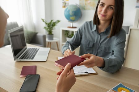 Visa de trabajo. Foto: Freepik.