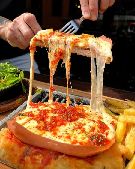 A Raja Chicha, bodegón. Fuente: Instagram @arajachicha