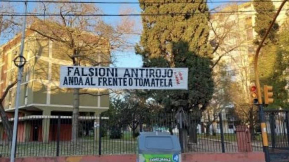 Mensaje para Julio César Falcioni en Independiente. Foto: NA.