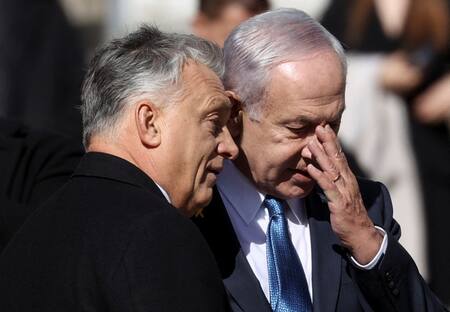 Viktor Orbán y Benjamín Netanyahu. Foto: REUTERS/Bernadett Szabo.