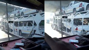 Video: un camión transportador de autos quedó atrapado debajo de un puente en la Panamericana y hay demoras en el tránsito