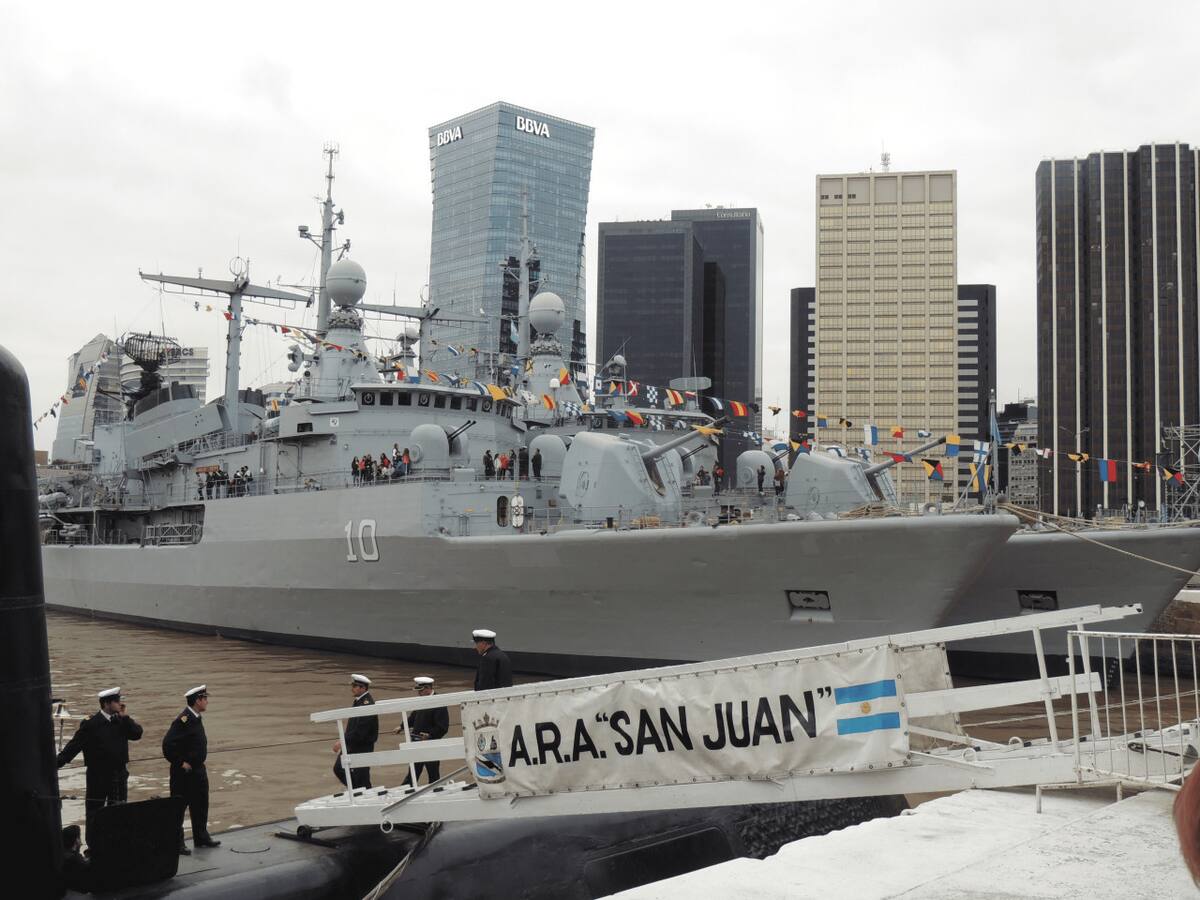 La Armada lucirá un impresionante buque en Puerto Quequén. Foto: Wikipedia.